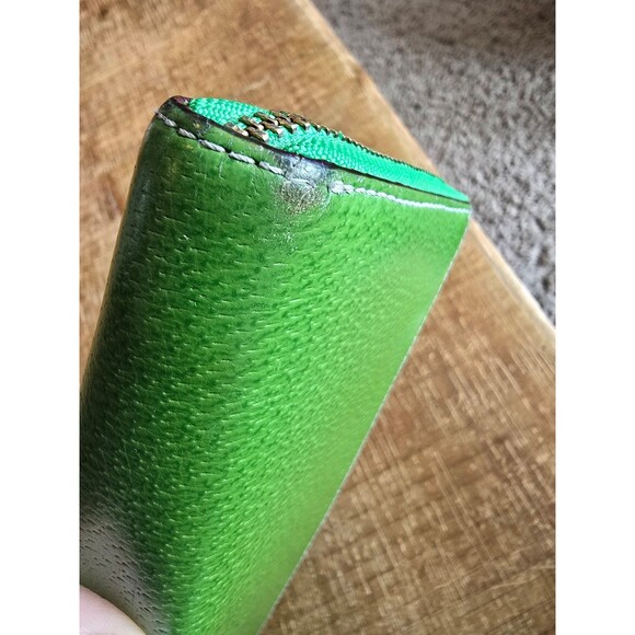 Kate Spade Wallet with lots of interior card slots - Picture 4 of 12